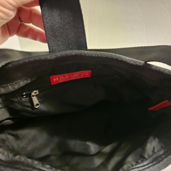 Harveys seatbelt handbag small satchel very nice condition! - Picture 4 of 6